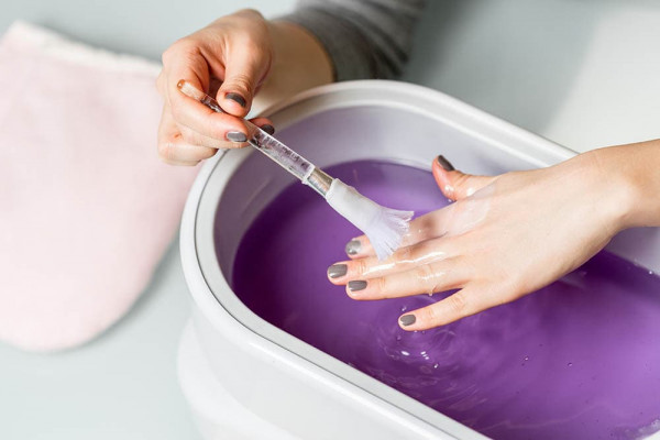 What Are Some Applications For Paraffin Wax? image