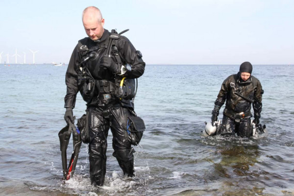 Stay Dry Underwater: The Ultimate Guide To Buying Diving Drysuits image